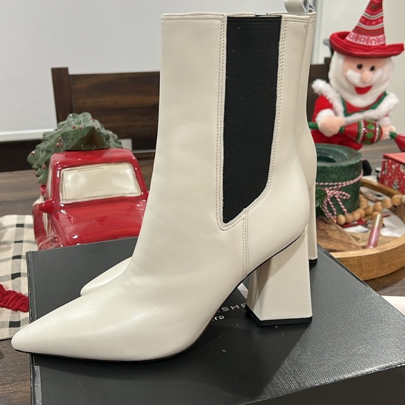 Marc Fisher Kylynn Bootie Ivory - BRAND NEW - Size 7.5 - Picture 4 of 5